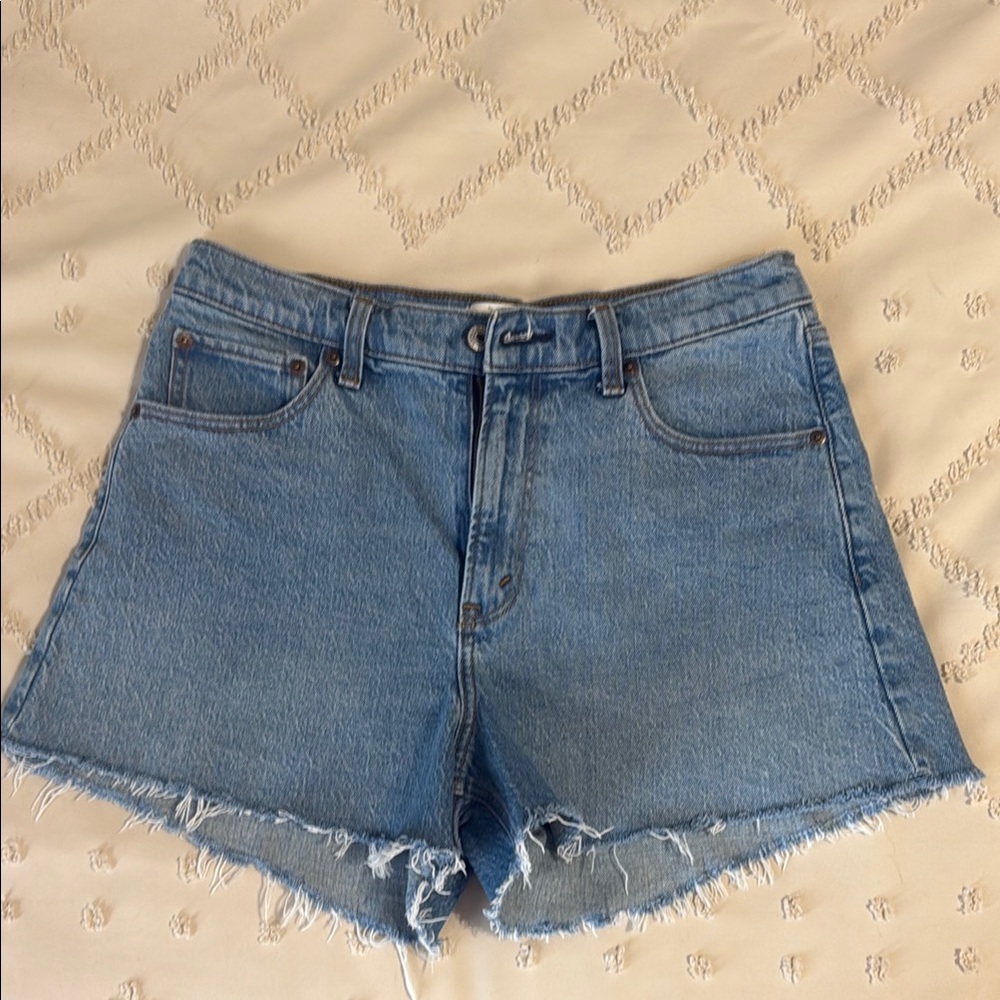 Abercrombie & Fitch 90s Relaxed Cut Off Short